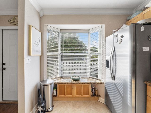 Дом в аренду по адресу 2725 NE 15th Street - фото 6907618