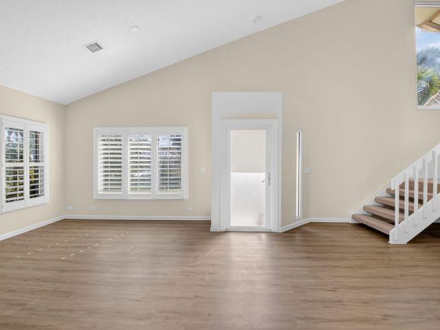 Продажа дома по адресу 4517 NW 5th Avenue - фото 6918334