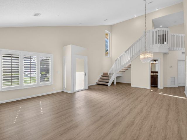 Продажа дома по адресу 4517 NW 5th Avenue - фото 6918335