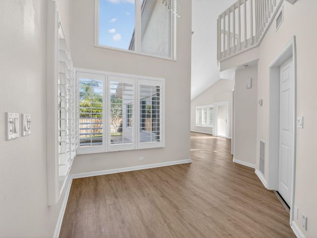 Продажа дома по адресу 4517 NW 5th Avenue - фото 6918339