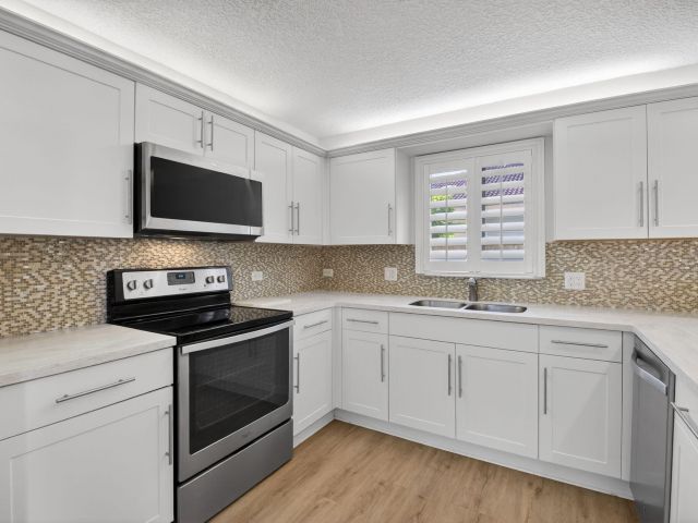 Продажа дома по адресу 4517 NW 5th Avenue - фото 6918342