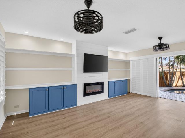 Продажа дома по адресу 4517 NW 5th Avenue - фото 6918346