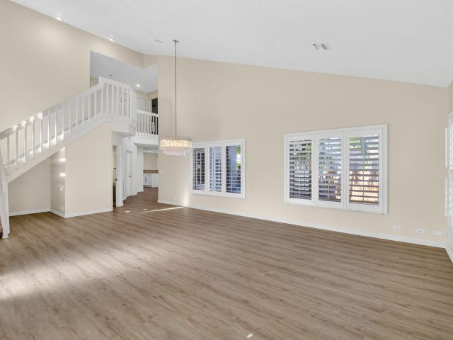 Продажа дома по адресу 4517 NW 5th Avenue - фото 6918348