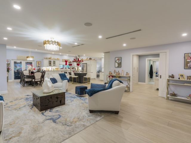 Продажа дома по адресу 851 SE 5th Avenue - фото 6906560