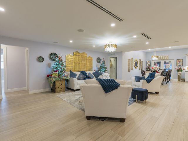 Продажа дома по адресу 851 SE 5th Avenue - фото 6906561