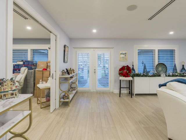 Продажа дома по адресу 851 SE 5th Avenue - фото 6906562