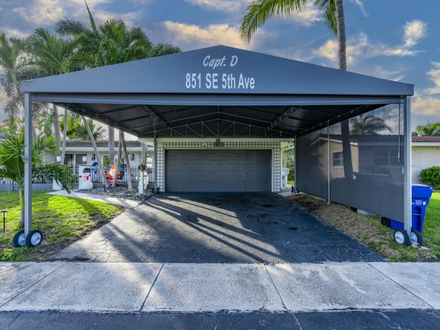 Продажа дома по адресу 851 SE 5th Avenue - фото 6906568