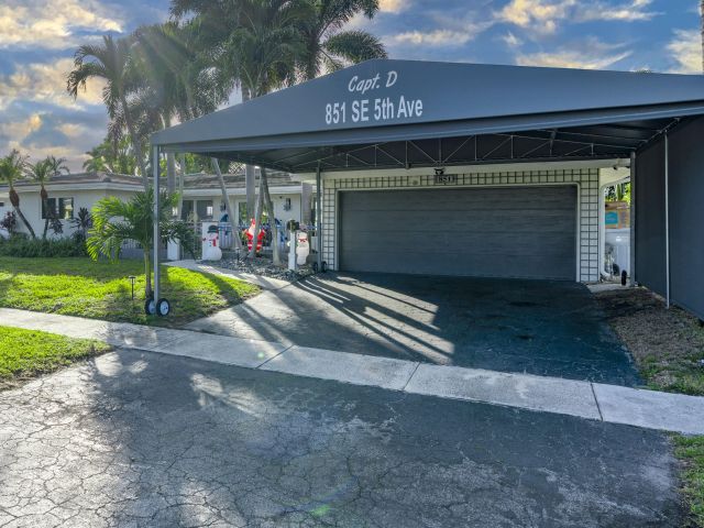 Продажа дома по адресу 851 SE 5th Avenue - фото 6906569