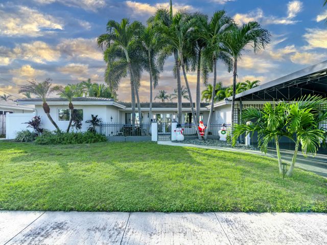 Продажа дома по адресу 851 SE 5th Avenue - фото 6906572