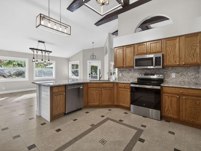 Дом в аренду по адресу 11646 63rd Lane N - фото 6908652