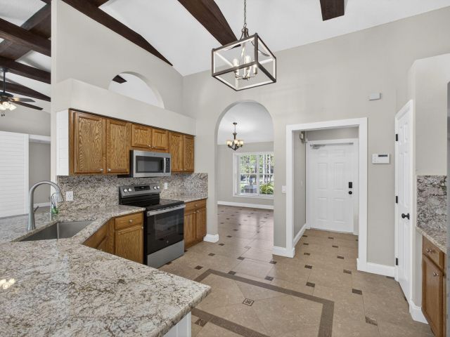 Дом в аренду по адресу 11646 63rd Lane N - фото 6908653