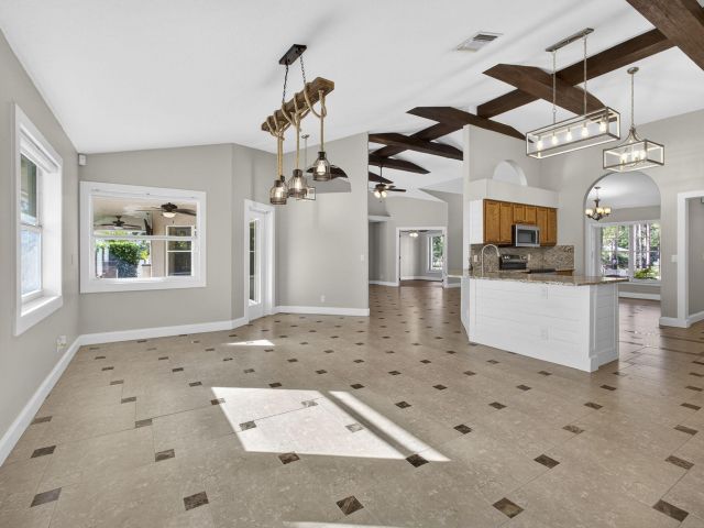 Дом в аренду по адресу 11646 63rd Lane N - фото 6908654