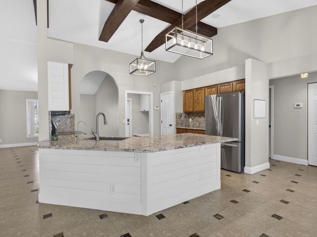 Дом в аренду по адресу 11646 63rd Lane N - фото 6908655