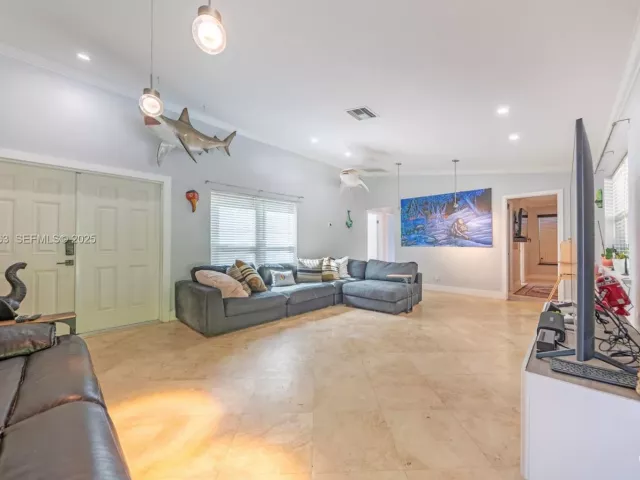 Продажа дома по адресу 4093 NW 1st Pl - фото 6917735