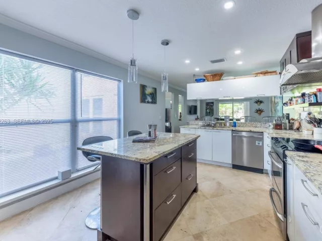 Продажа дома по адресу 4093 NW 1st Pl - фото 6917739