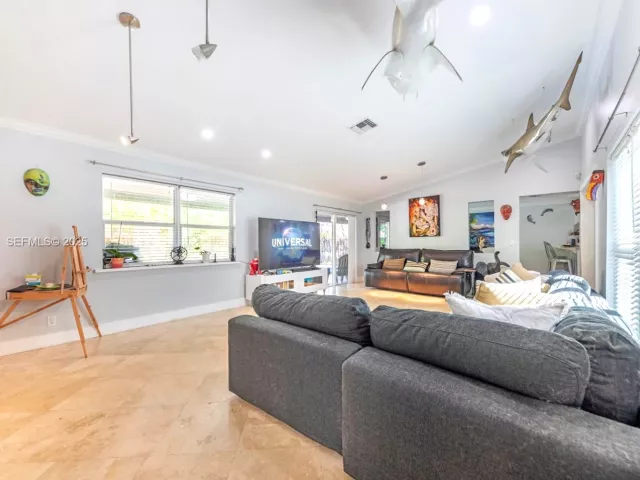 Продажа дома по адресу 4093 NW 1st Pl - фото 6917733