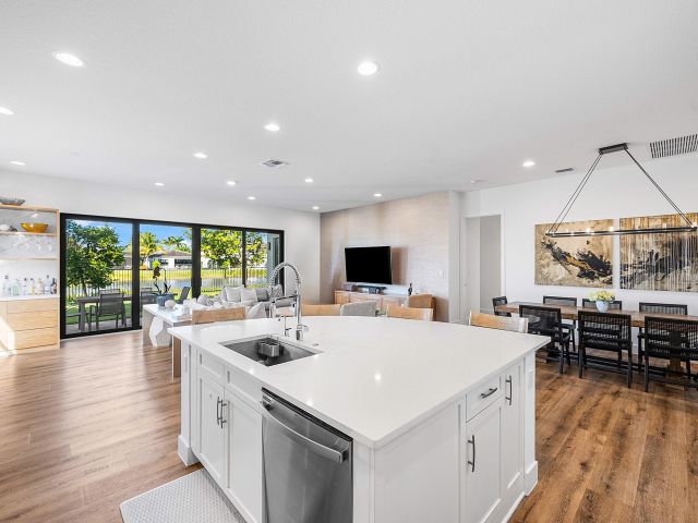 Продажа дома по адресу 8617 Tower Bridge Court - фото 6911819