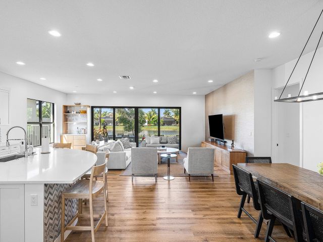 Продажа дома по адресу 8617 Tower Bridge Court - фото 6911823