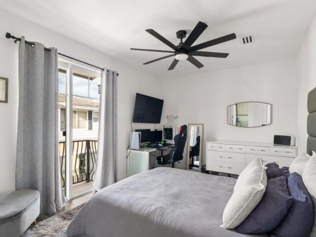 Дом в аренду по адресу 3643 NW 5th Terrace - фото 6908672