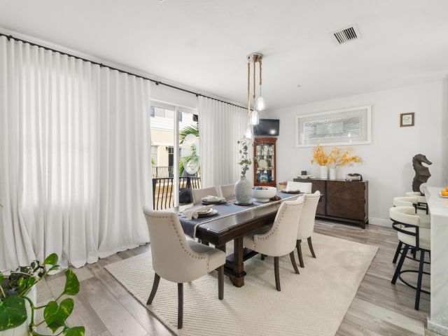 Дом в аренду по адресу 3643 NW 5th Terrace - фото 6908682