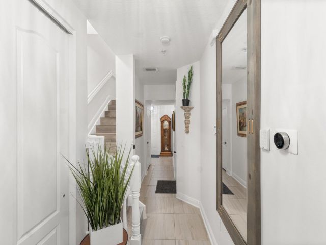 Дом в аренду по адресу 3643 NW 5th Terrace - фото 6908686