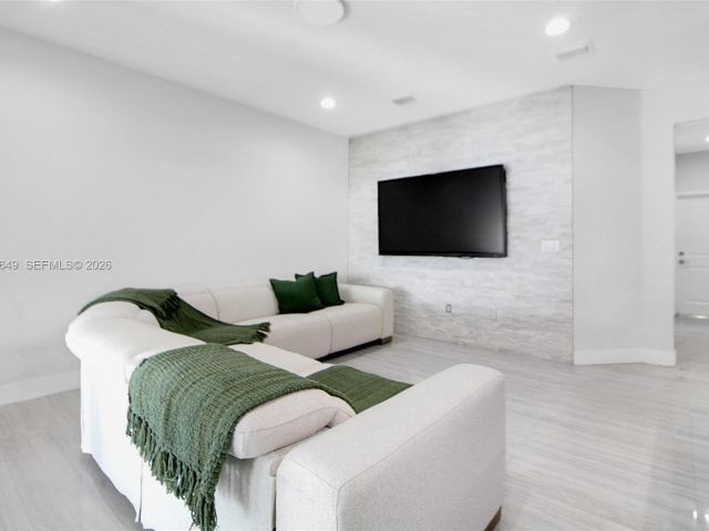 Продажа дома по адресу 14671 SW 20th St - фото 7439523