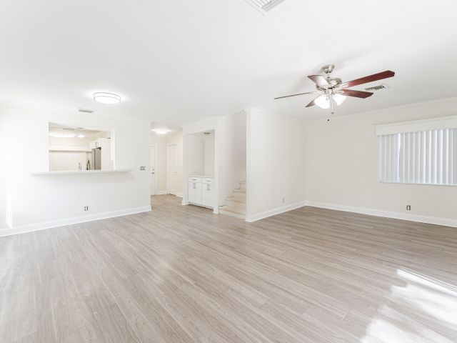 Дом в аренду по адресу 302 NE 36th Street - фото 6911452