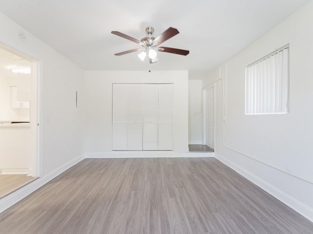 Дом в аренду по адресу 302 NE 36th Street - фото 6911456