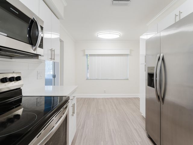 Дом в аренду по адресу 302 NE 36th Street - фото 6911459