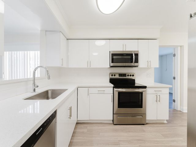 Дом в аренду по адресу 302 NE 36th Street - фото 6911460