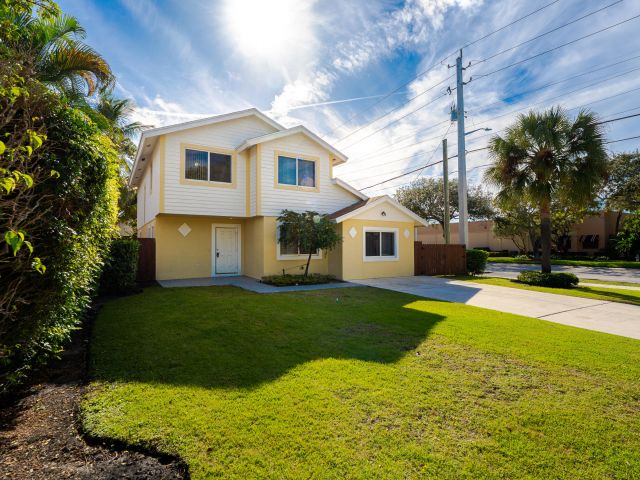 Дом в аренду по адресу 302 NE 36th Street - фото 6911463