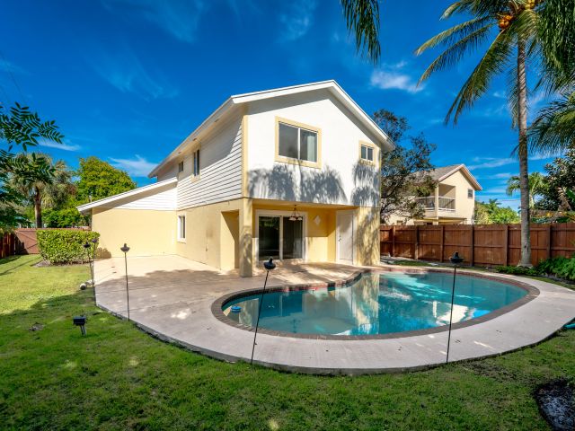 Дом в аренду по адресу 302 NE 36th Street - фото 6911467