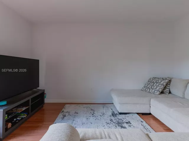 Продажа дома по адресу 59 SE 3rd Ave - фото 6910478