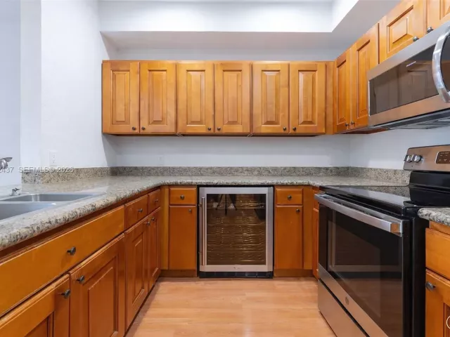 Продажа дома по адресу 59 SE 3rd Ave - фото 6910480