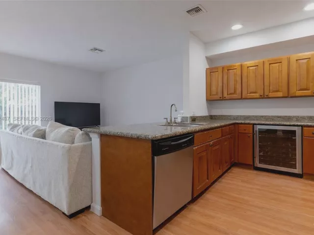 Продажа дома по адресу 59 SE 3rd Ave - фото 6910481