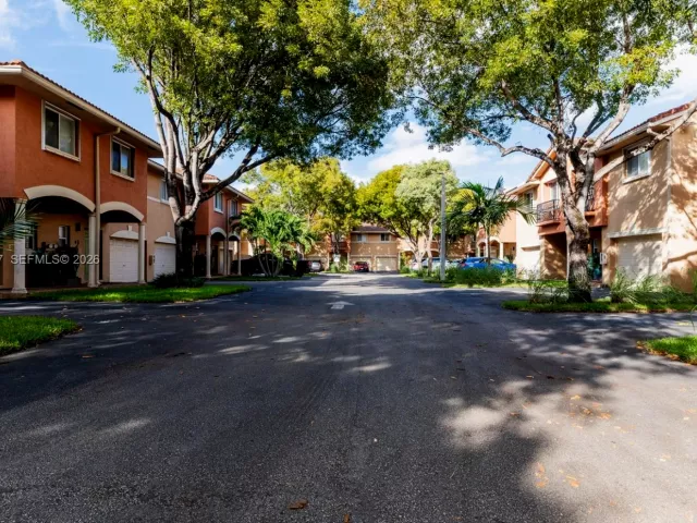 Продажа дома по адресу 59 SE 3rd Ave - фото 6910484