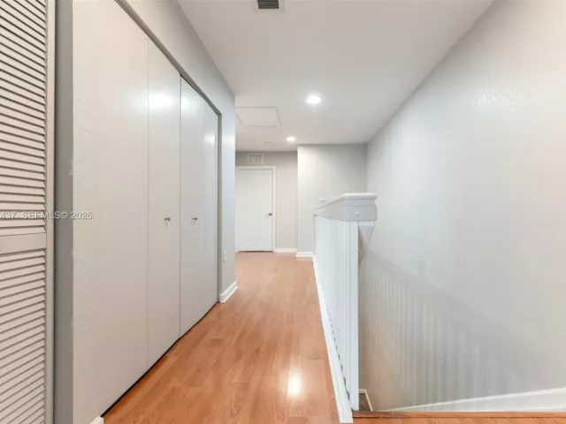 Продажа дома по адресу 59 SE 3rd Ave - фото 6910471