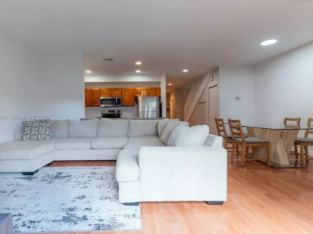 Продажа дома по адресу 59 SE 3rd Ave - фото 6910473