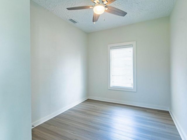 Дом в аренду по адресу 1716 Mercer Avenue - фото 6911786