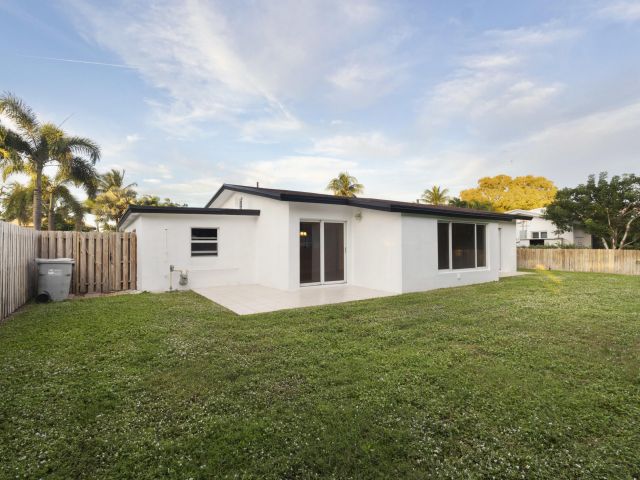 Продажа дома по адресу 2940 NE 18th Street - фото 6913408