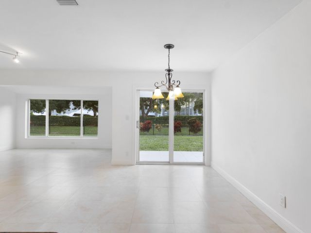 Продажа дома по адресу 2940 NE 18th Street - фото 6913412