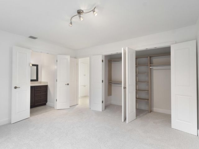 Продажа дома по адресу 2940 NE 18th Street - фото 6913416