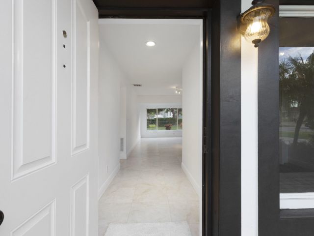 Продажа дома по адресу 2940 NE 18th Street - фото 6913418