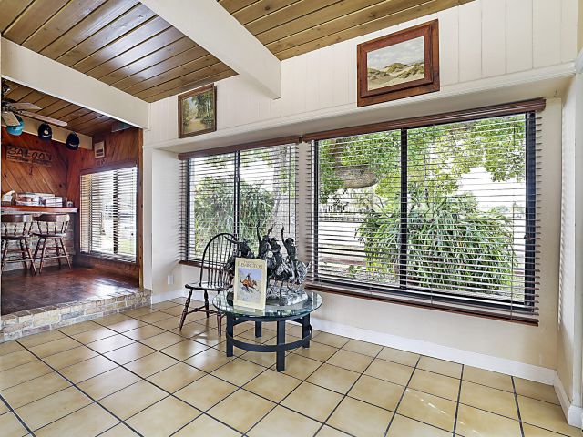 Дом в аренду по адресу 1901 N Riverside Drive - фото 6920845