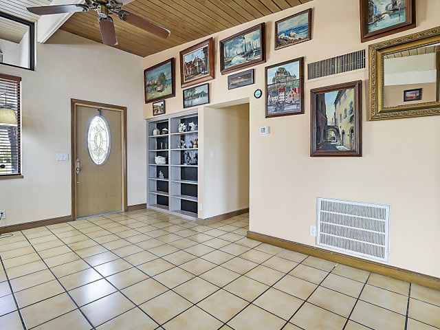 Дом в аренду по адресу 1901 N Riverside Drive - фото 6920849