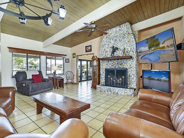 Дом в аренду по адресу 1901 N Riverside Drive - фото 6920850