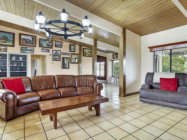 Дом в аренду по адресу 1901 N Riverside Drive - фото 6920851