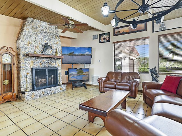 Дом в аренду по адресу 1901 N Riverside Drive - фото 6920853