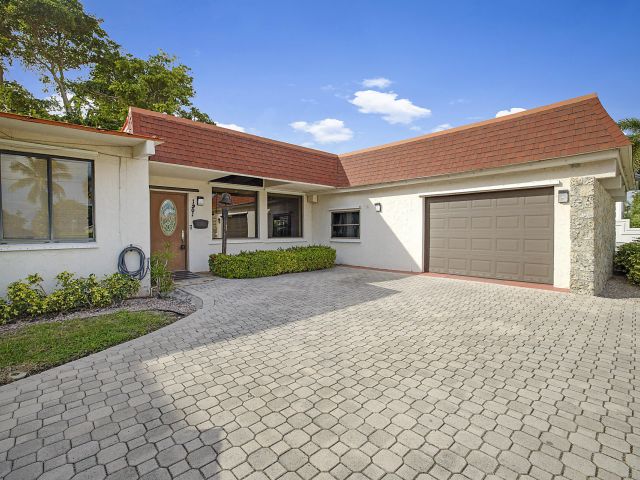 Дом в аренду по адресу 1901 N Riverside Drive - фото 6920856