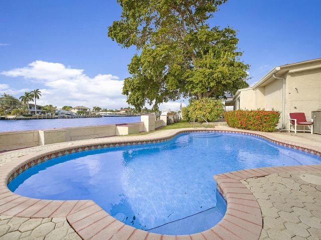 Дом в аренду по адресу 1901 N Riverside Drive - фото 6920858